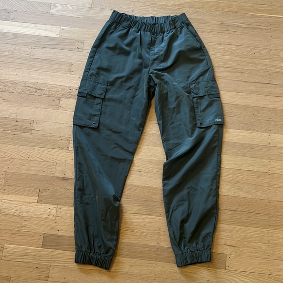 Alo Yoga green cargo pants - Picture 2 of 5
